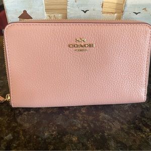 Coach Medium ID Zip Around wallet in shell pink